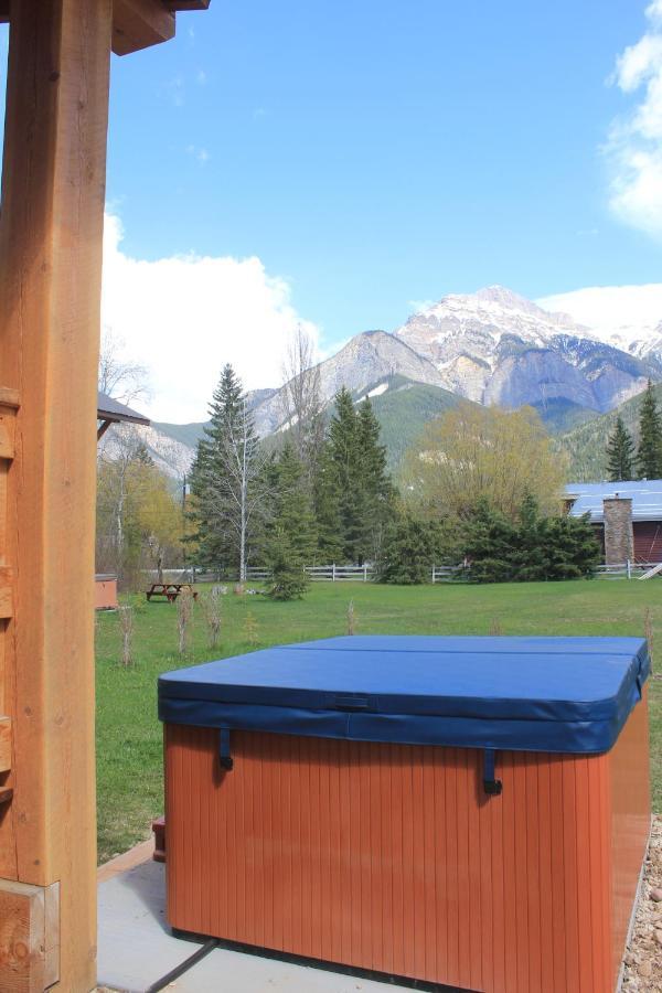 Kicking Horse Kabins Golden Esterno foto