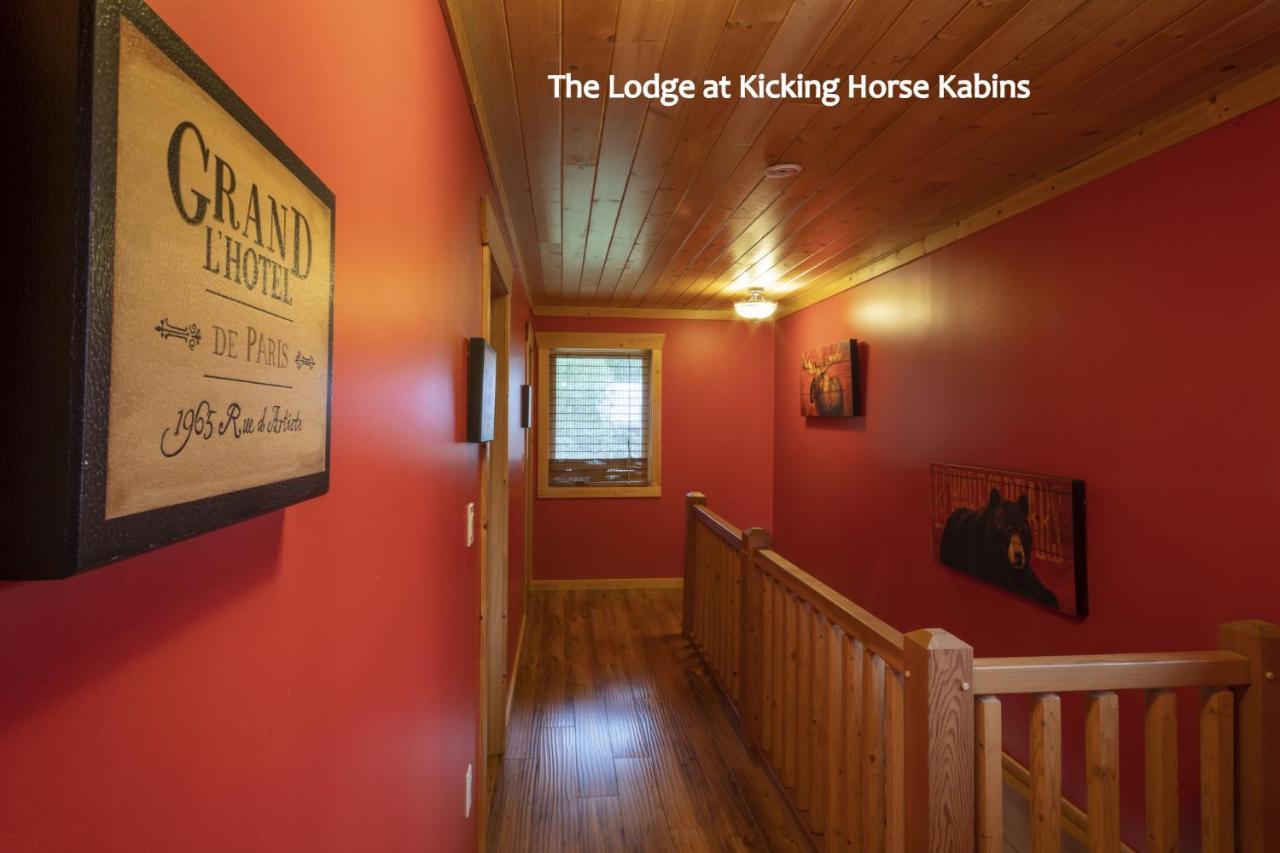 Kicking Horse Kabins Golden Esterno foto