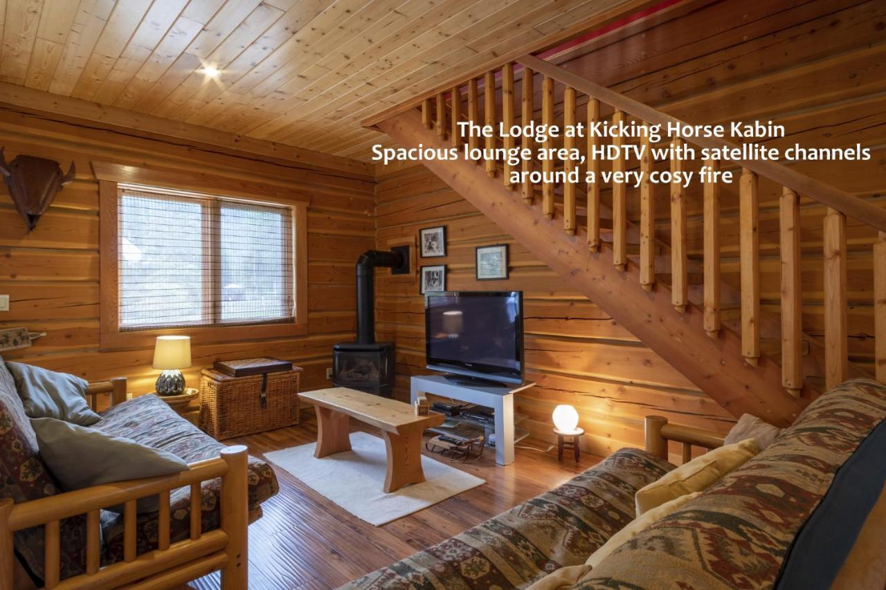 Kicking Horse Kabins Golden Esterno foto