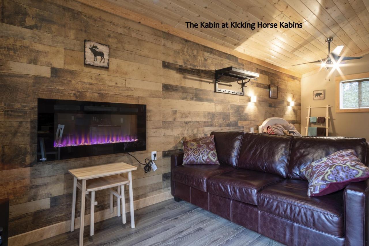 Kicking Horse Kabins Golden Esterno foto
