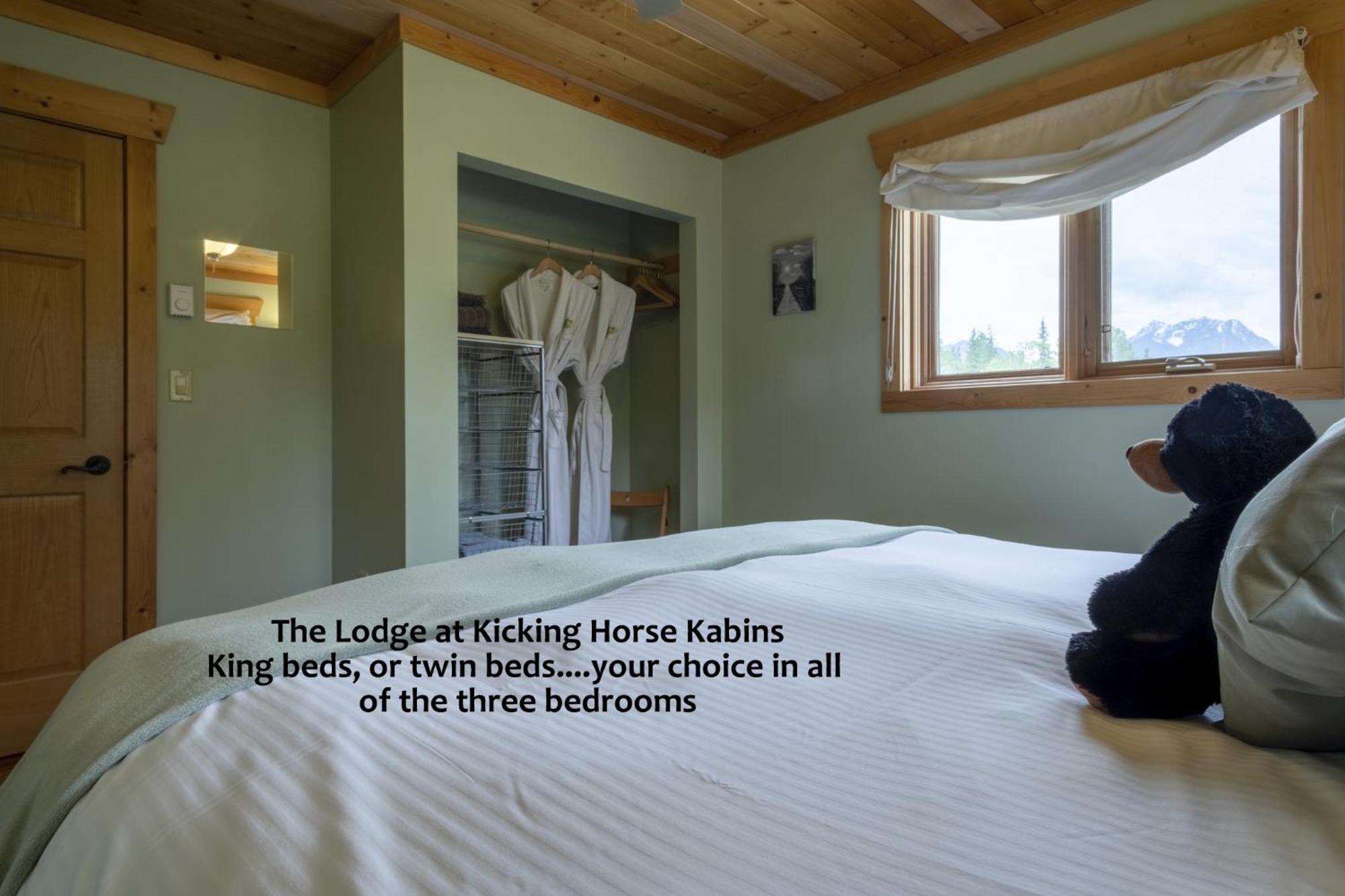 Kicking Horse Kabins Golden Esterno foto