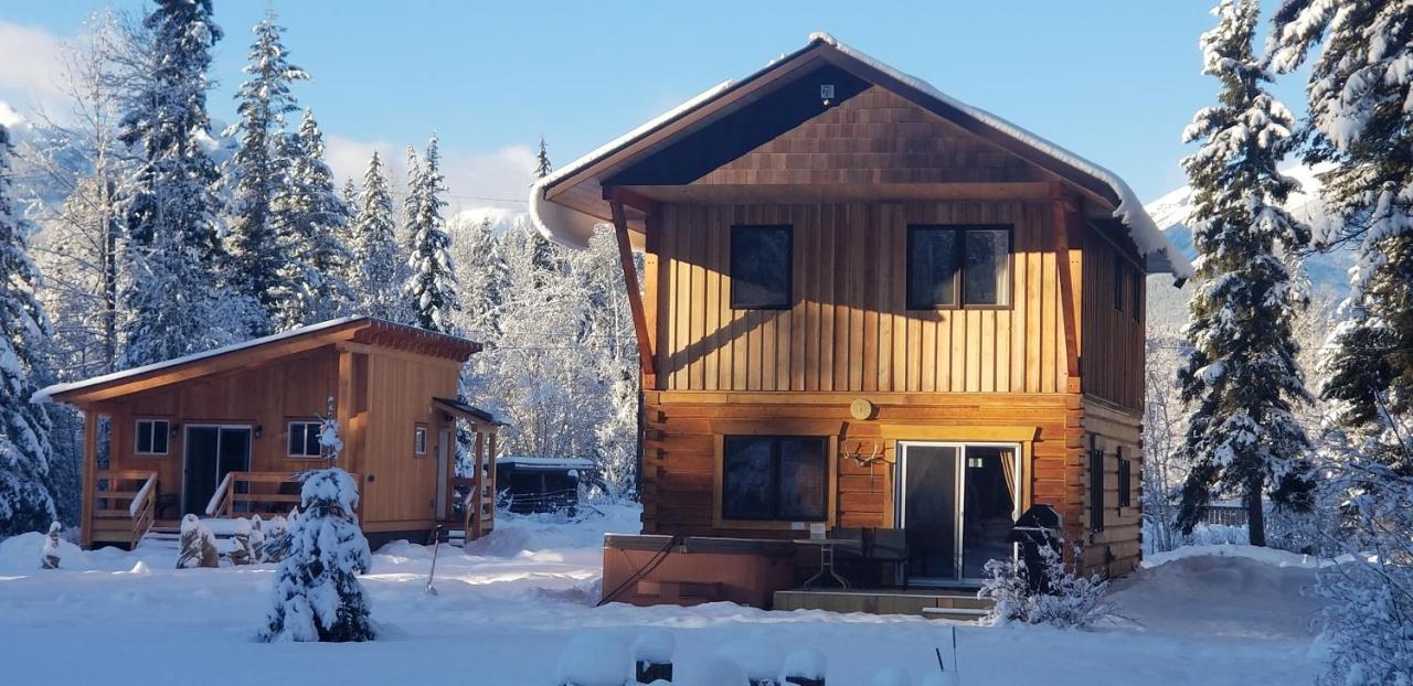 Kicking Horse Kabins Golden Esterno foto