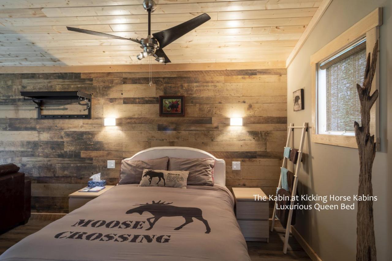 Kicking Horse Kabins Golden Esterno foto