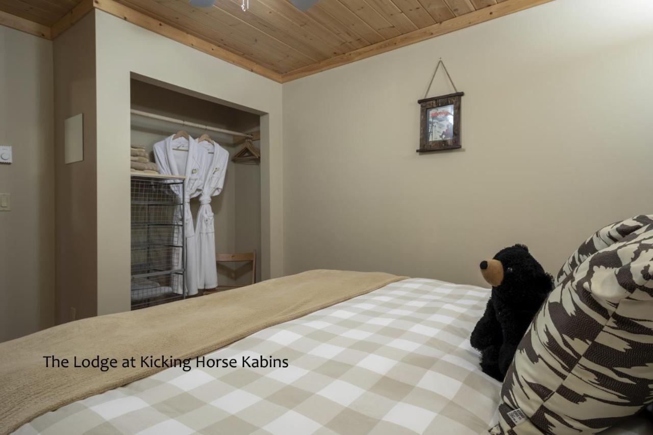 Kicking Horse Kabins Golden Esterno foto
