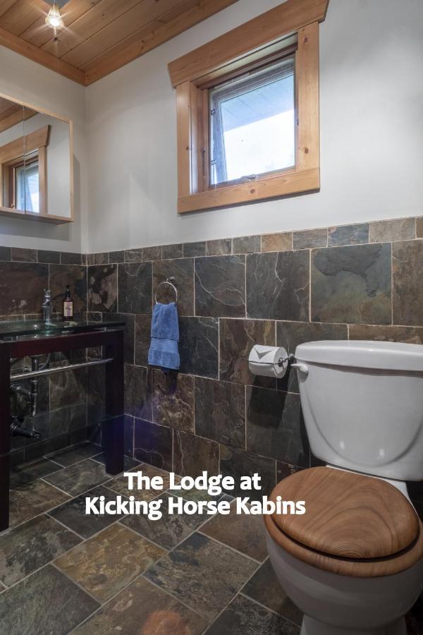 Kicking Horse Kabins Golden Esterno foto